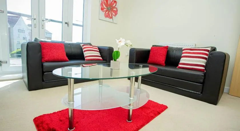 Lake View Apartment - Image 1