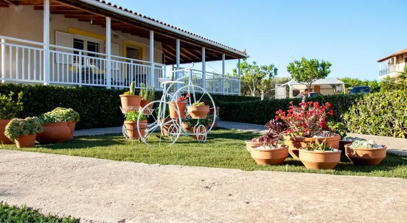 Fully Equipped Beach House at Pachia Ammos Plytra - Image 1