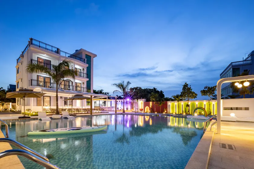 Sanya Haishi Pool Design Homestay (West Island Tourist Scenic Area) - Image 1