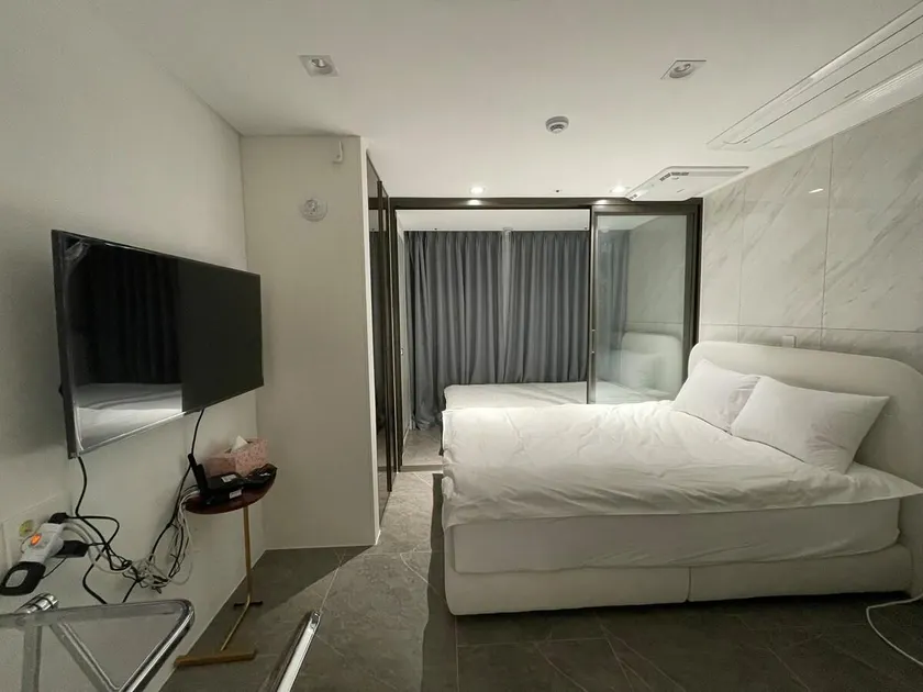 P Seocho Gangnam fully loaded residence - Image 1
