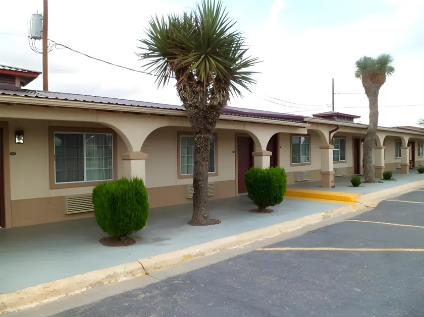 Desert Hills Motel - Image 1