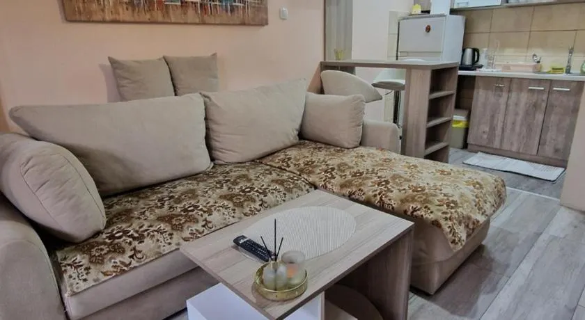 Square Apartment - Image 1