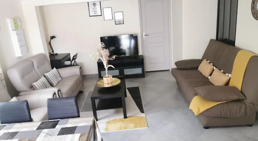 Logement entier à 20mn du château de Fontainebleau - Image 1