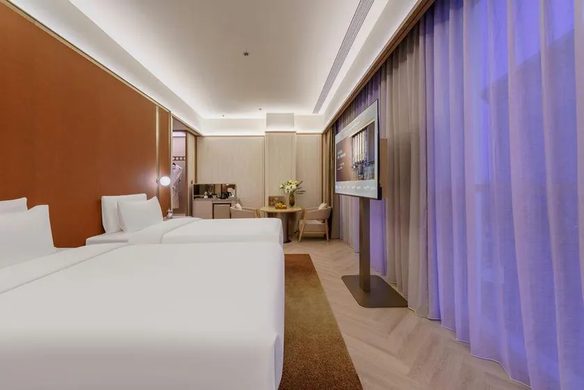 Dalian High-Tech Wanda Plaza Maritime University Crystal Orange Hotel - Image 1