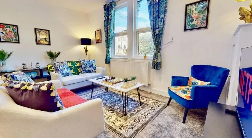 Funky 2 Bed (split level) Apartment in the Heart of Historic Rochester - Image 1