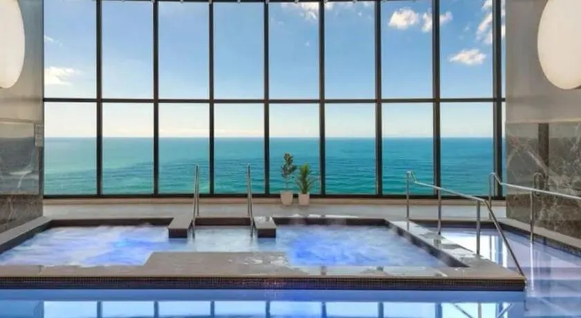 Surfers Paradise New Beachfront Apartments - Image 1