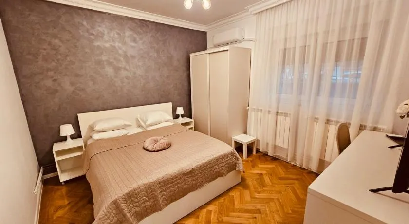 Shiro Cotroceni - Image 1