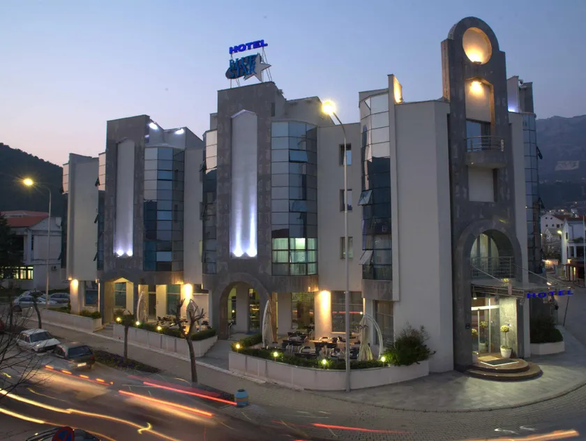 Blue Star Hotel - Image 1