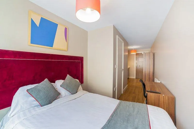 OYO Vincent Apartments - Image 1