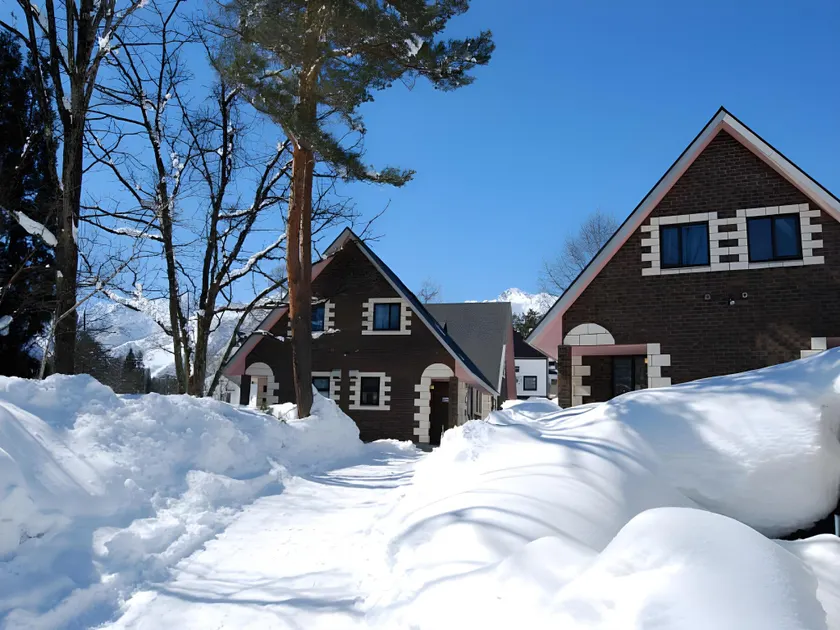 Alpine Chalets Hakuba - Image 1