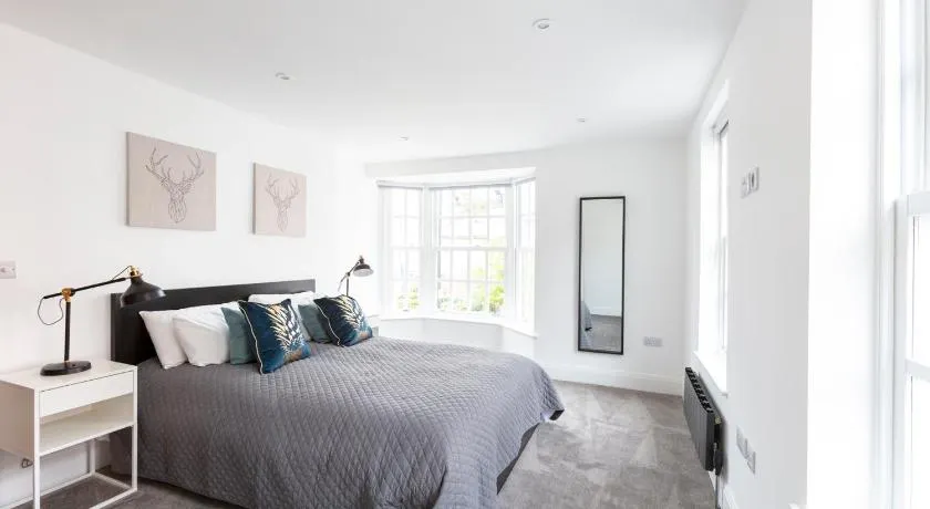Hampden Apartments - The Louis - Image 1