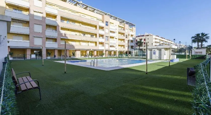 A&N Spacious Family Apartment with Pool & Parking - Image 1