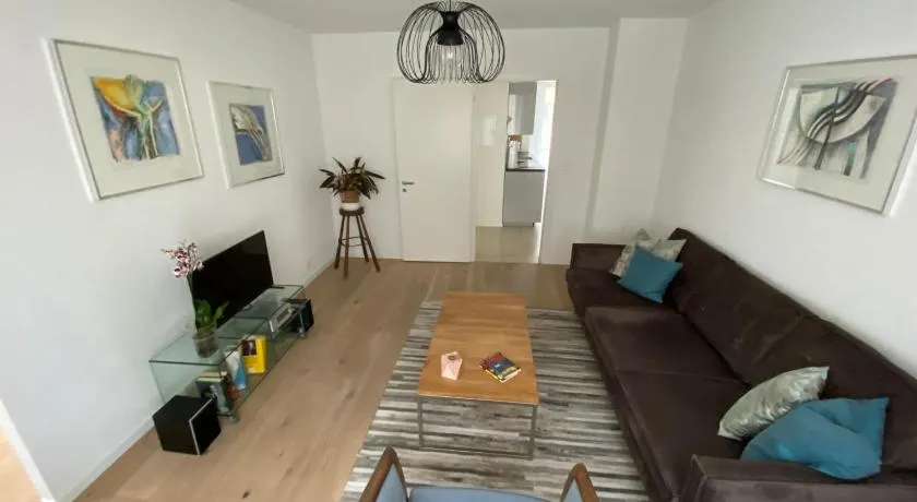 H1 with 4,5 Room, Bathroom, Kitchen, Central, quiet & modern with office - Image 1