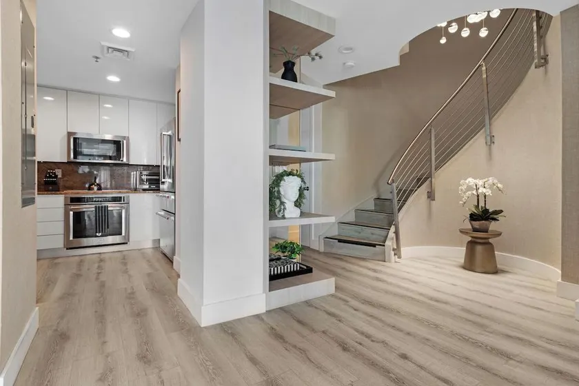 2-Story Brickell Penthouse Free Parking - Image 1