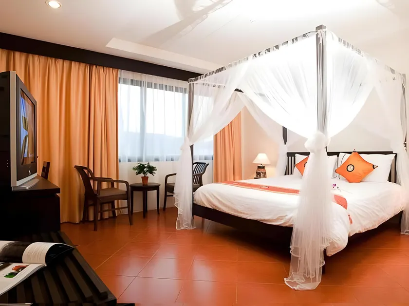 La De Bua Hotel - Image 1