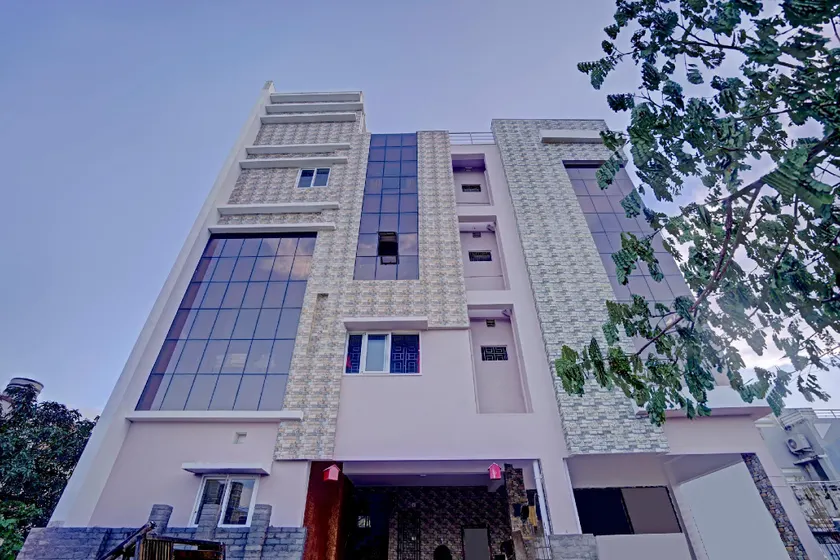 OYO Home 39662 Luxury Stay Near Khandagiri Cosmopolis Tower - Image 1