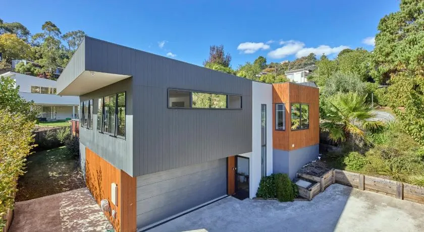 The Gorge Townhouse, stunning home & location! - Image 1