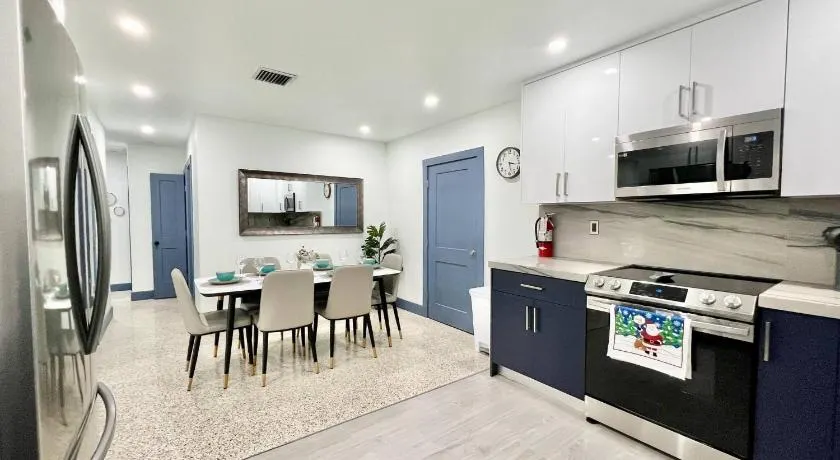 Renovated Grand Villa Paradise Amazing pool, BBQ & Ping Pong - Image 1