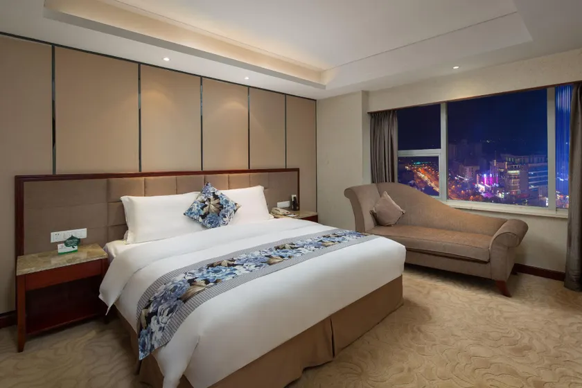 Huatian Hotel - Image 1