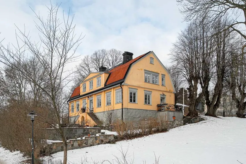 300 Year Old Villa in Solna Mall of Scandinavia - Image 1
