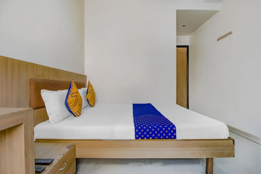SPOT ON 78381 Hotel Yadgar - Image 1