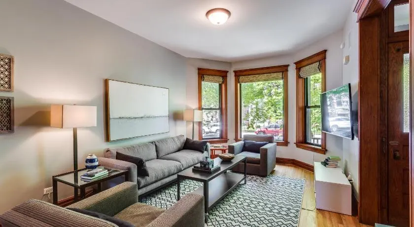 Garage Parking! Walk to Logan Square Station Plus Great Local Restaurants and Bars - Image 1