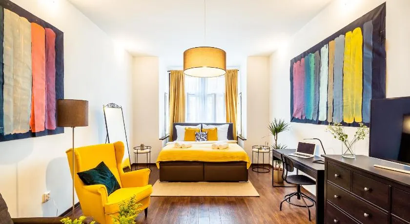 Unique Central SQUARE business apt. - Image 1