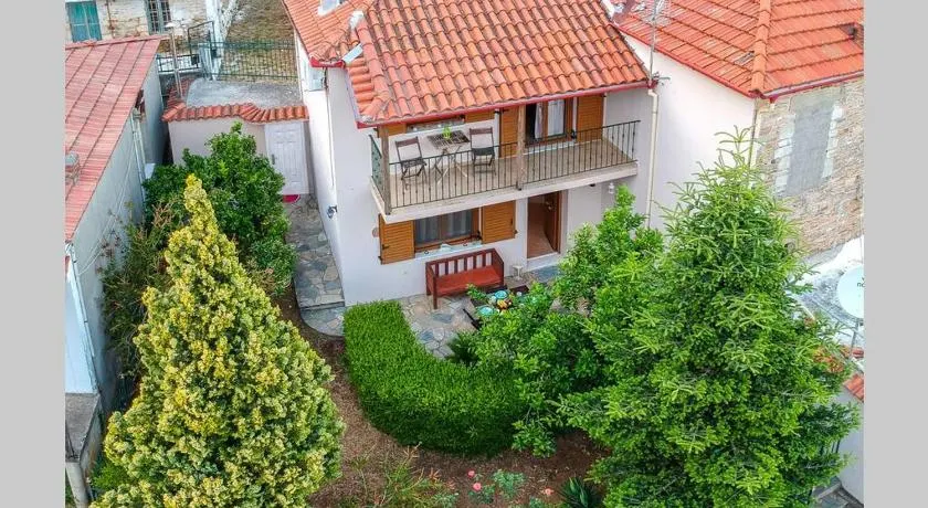 Small House with Garden & View - Image 1