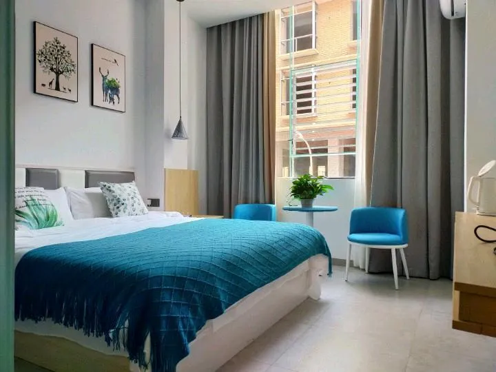 Fuhuang Homestay Hotel (Anyue Zhongdi Plaza Branch) - Image 1
