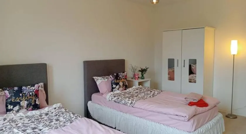 Free parking, near IPZ (Innovation Park Zurich), airport / new 5.5 room flat - Image 1