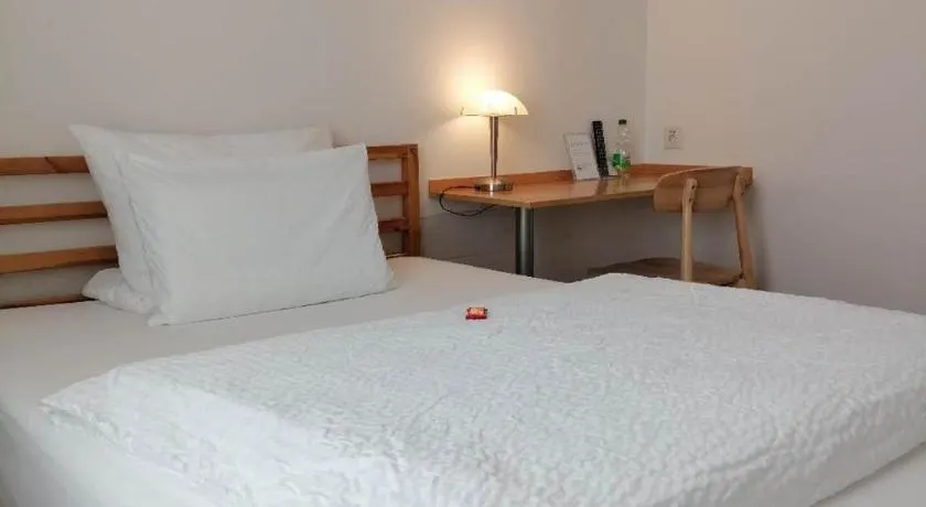 Hotel Hanseatic-garni - Image 1