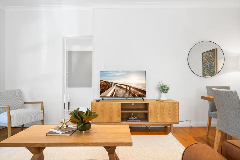 Bright 3-Bed with Garden by Banks Street Reserve - Image 1