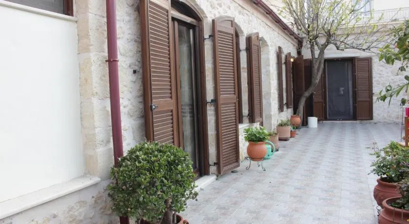 Artemisia Traditional Home - Image 1