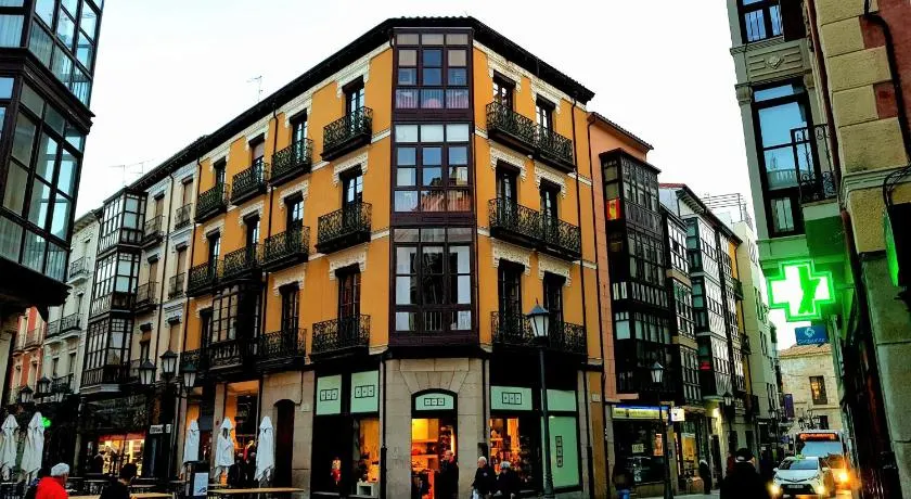 Casa Condal de Reyna - Image 1