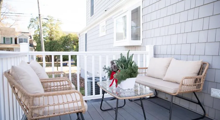 Renovated Cape Near Beach with Fire Pit - Image 1