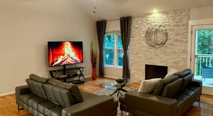 Modern Luxe Retreat near Braves Fast WiFi and Parking - Image 1