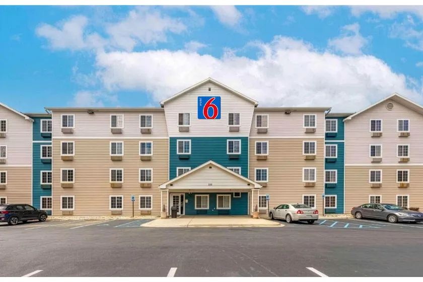 Motel 6 Suites Birmingham Pelham, AL - Image 1