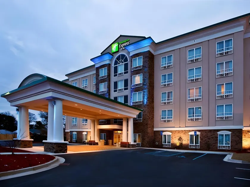 Holiday Inn Express & Suites Columbus - Ft Benning Maingate by IHG - Image 1