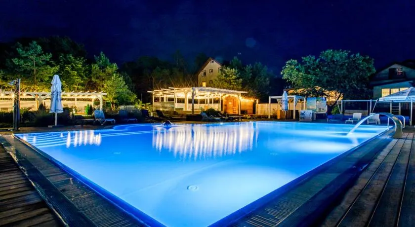 OŚRODEK KOLONIJNO WCZASOWY MEWA - przy plaży z basenem z podgrzewaną wodą i mini SPA - Image 1