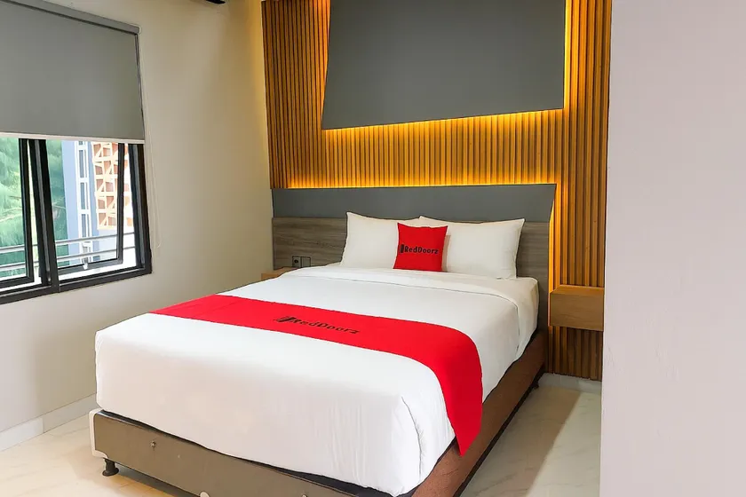 RedDoorz at K1 Hotel near Cipanas Cianjur - Image 1