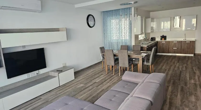 Spacious 3 bedroom Flat at Mosta - Image 1