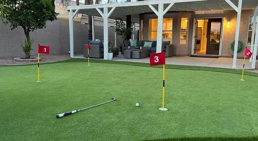 3bd Home near Scottsdale - Golf putting green - Image 1