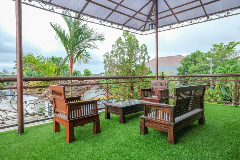 RedDoorz at Savitri Hotel - Image 1