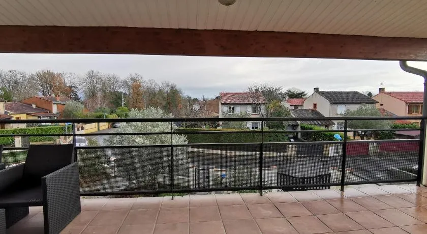 Beau T4 lumineux au calme, grande terrasse - Image 1