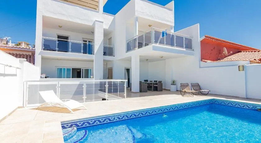 Villa mit privatem Pool, Terrasse und Grill | Meerblick | Ideal für Homeoffice - Image 1