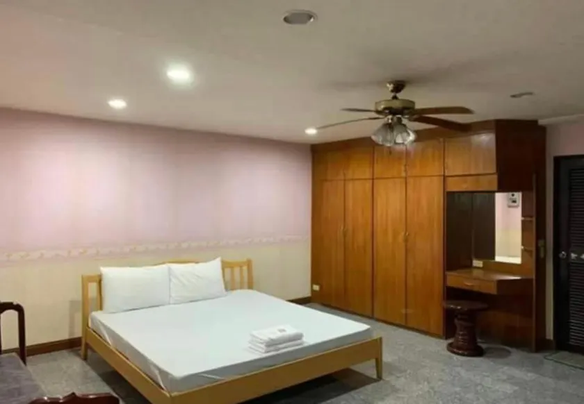 Chokchai Mansion Bang Bua Thong - Image 1