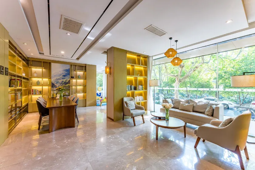 Hangzhou West Lake Hubin Yintai Atour Hotel - Image 1