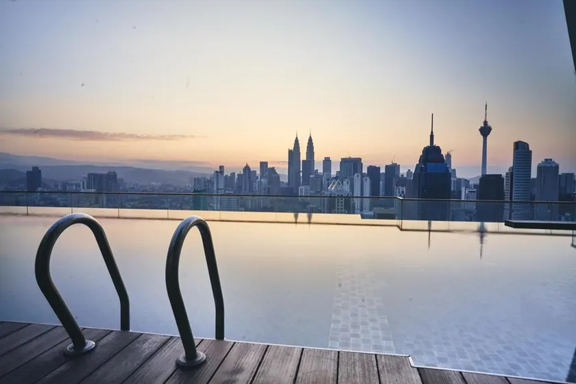 KLCC Inifinity Pool - The Regalia Residences & Suites by KL minsu - Image 1