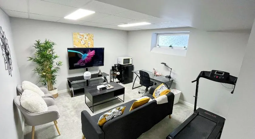 Stylish Basement Suite with Modern Comforts - Image 1