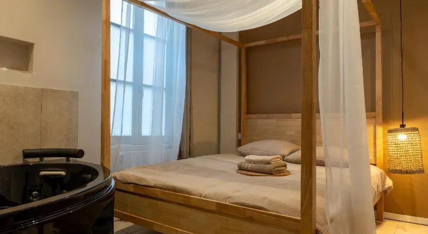Love Room avec Jacuzzi - Le cocon caché - Image 1